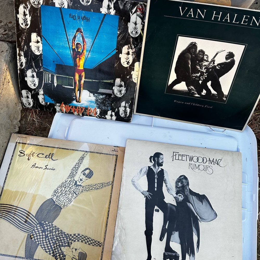 Music 😍.   Album original very well kept no scratches.